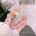 Euro American Alloy Pearl Chain Golden Brooch for Women Girl Coat Sweater Accessories Vintage Badge Fashion Jewelry Handmade